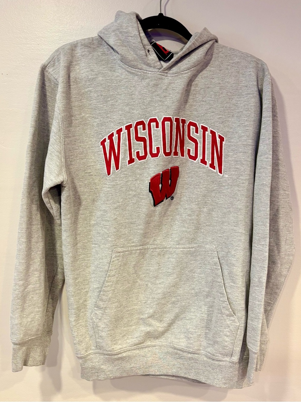 Genuine Stuff Wisconsin Badgers Heather Gray Pullover Hoodie Men's Small